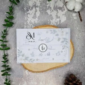 کارت عروسی کد S716 با پاکت کالک نیمه‌شفاف و نگین‌های روشن