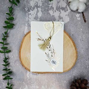 کارت عروسی کد S746 با نقش برگ و منگوله طلایی